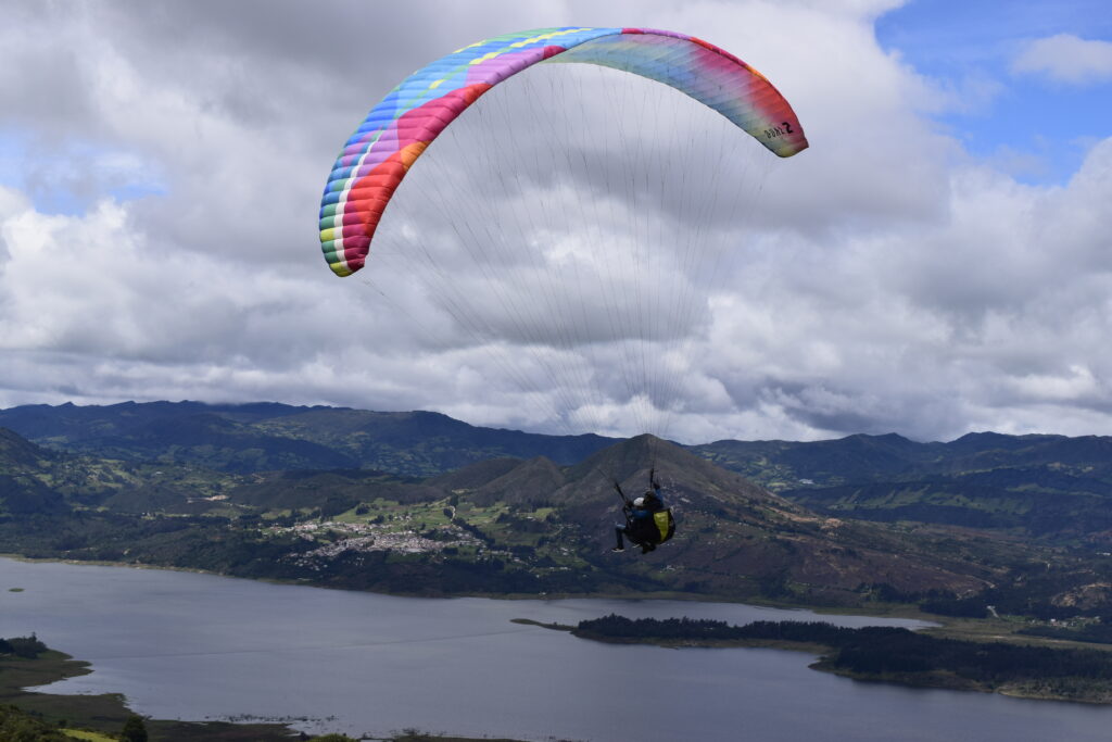 Parapente en el aire en Parapente El Dorado