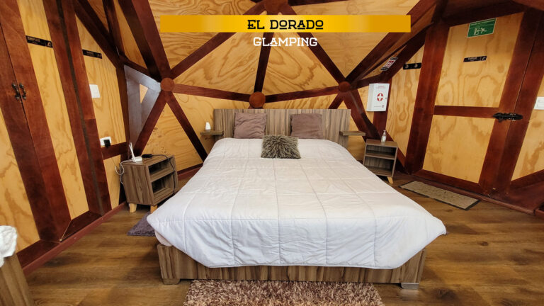 Cama acogedora en nuestro alojamiento tipo domo en Guatavita